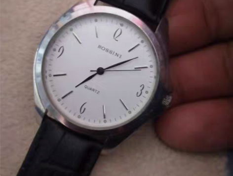 罗西尼石英男表！走时准确，功能正常，新换表...