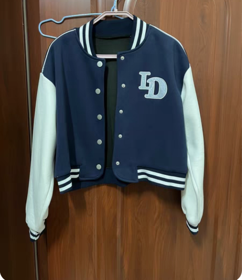 棒球外套藏蓝色M 有一定厚度 具体尺寸看图...