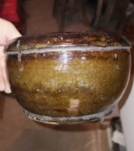 清代磁州窑的笔洗，唇口内敛，金黄釉色兔豪波...