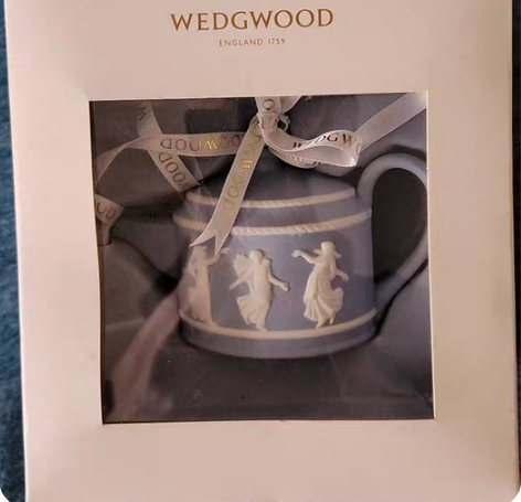 包邮日本回流，韦奇伍德壶。摆件，全新原盒。...