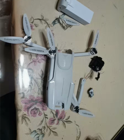 syma无人机，摔机了。还有零件可以用。电...