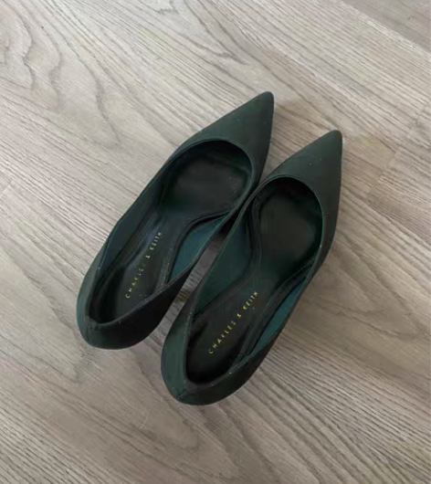 包邮小ck墨绿色小高跟鞋 入手价格:399...