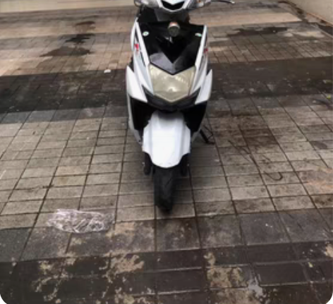 125踏板摩托车，改装疝气灯，车况很好，发...
