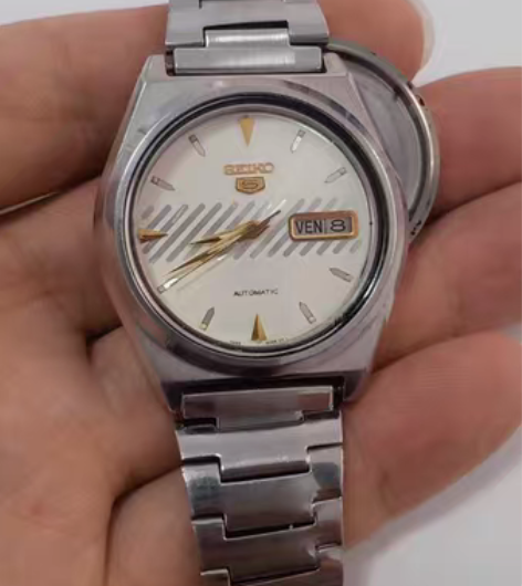 包邮精工手表！表蒙有划痕，走时，不保走的准...