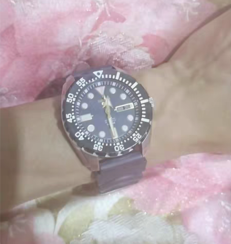一手表朋友送的，精工手表男士5号水鬼，全自...