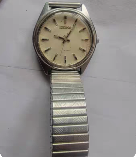 收拾屋子发现的精工6300-7000A2手...