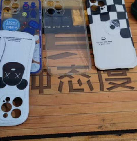 二手苹果12promax手机壳，六个，成色...