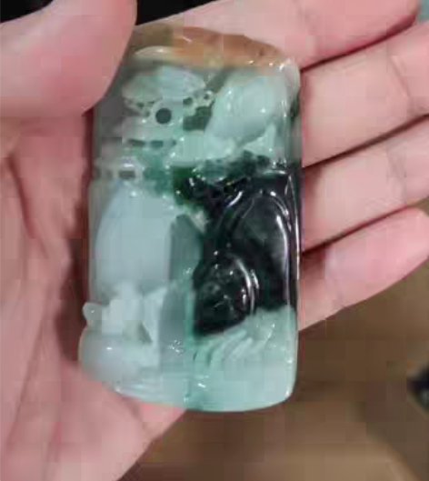 包邮翡翠山水牌，翡翠俏色巧雕，红日当头的寓...