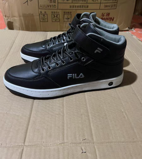 包邮全新斐乐男士皮面高帮板鞋，鞋子品相非常...