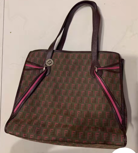 包邮女款手提包 9成新 仿  手柄内外都无...