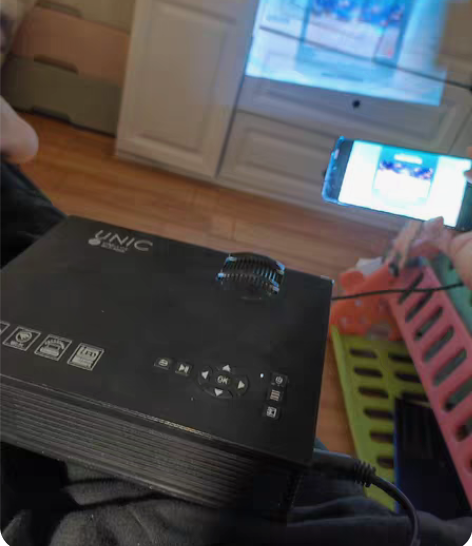 卧室投影仪优丽可UC46wifi投影仪投影...