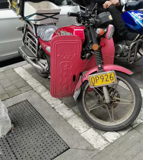 出售铃木钻豹HJ125K-A 保险到今年五...