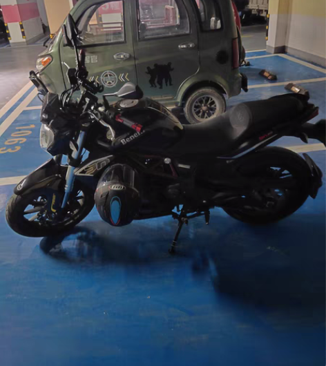 出贝纳利黄龙300， 17年出厂，带ABS...