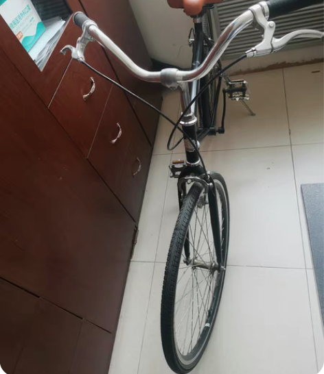 永久24寸车轮的单速自行车，车胎较新，车座...