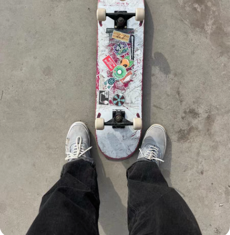 滑板专业版 板子还很结实 完全可以滑 拿来...