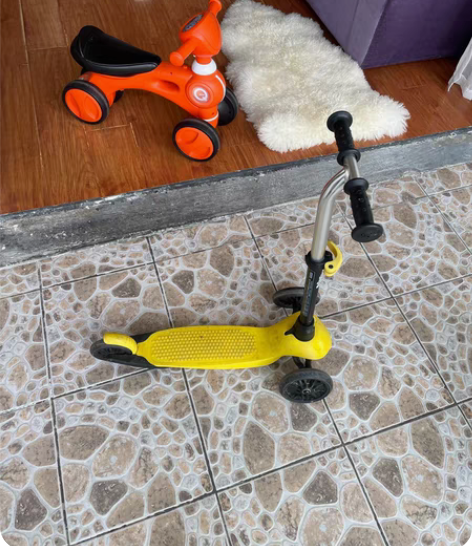 闲置车车 价格如图九成新蓝色小轿车后面的灯...