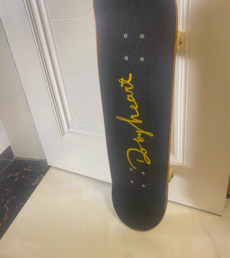 转卖四百块买的DBH滑板 动作刷街专业双翘...