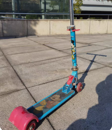 包邮迪士尼正品闪光轮滑板车，全钢结构，非塑...