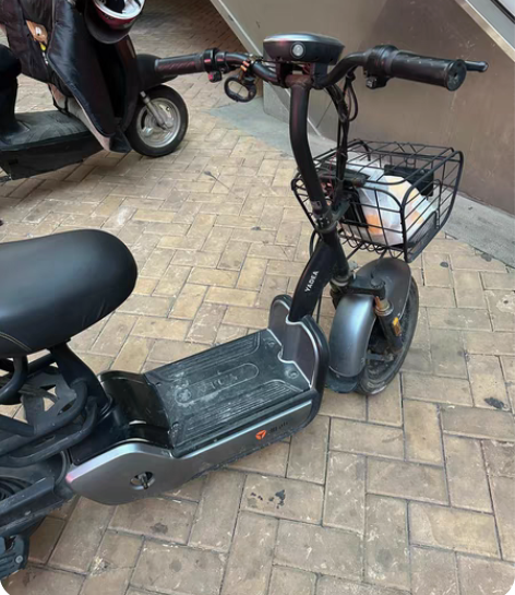 自用雅迪电动车，去年买的 2月初刚刚换的新...