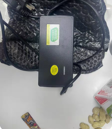 西普尔48v12a充电器，和雅迪原厂充电器...