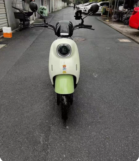 出售爱玛9成新新国标黄牌电动车[庆祝]大黄...