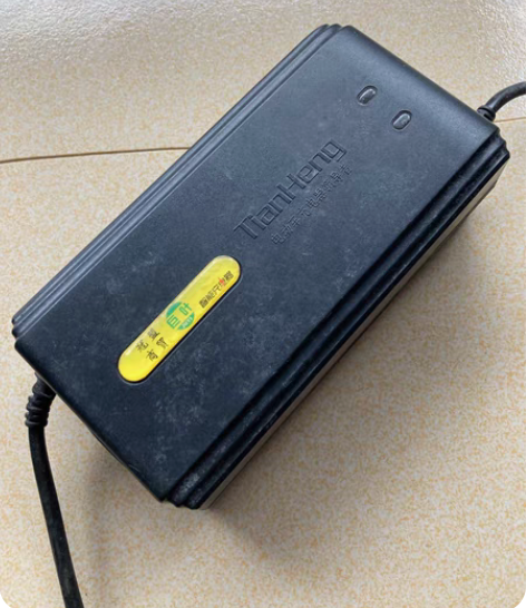 包邮转卖60伏铅酸蓄电池充电器，12AH、...