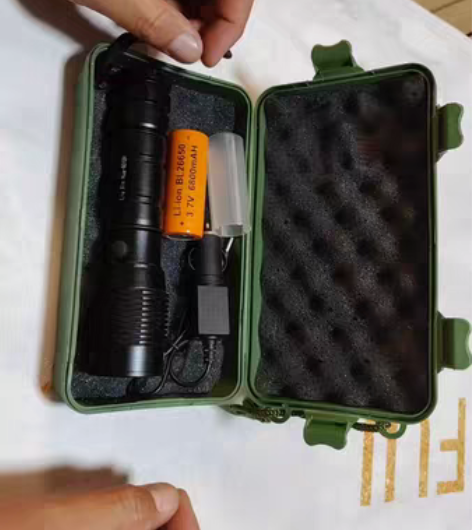 车载及家用强光手电，个人闲置，拆开盒子时候...