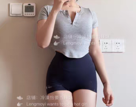 转卖欧美辣妹小性感带纽扣螺纹弧形下摆透气紧...