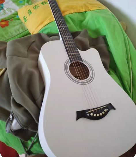 原价1800多的吉他几乎全新吉他便宜出，很...