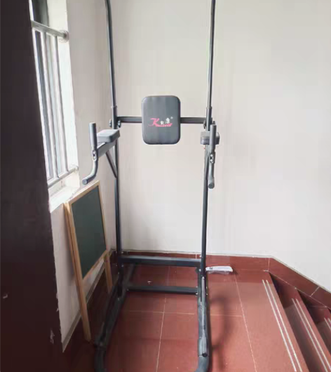 健身器材架，分量挺重，只能自提，位置滨湖晴...