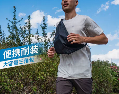 转卖迪卡侬运动胸包男大容量手机腰包女健身跑...