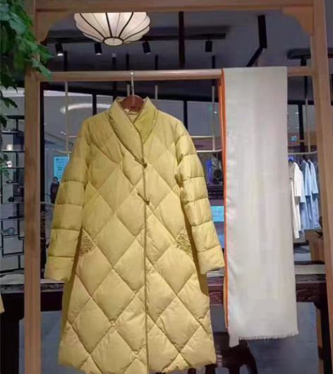 包邮善护念羽绒服L码。实物貌美，颜色款式面...