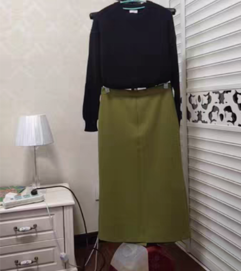 牛油果绿色铅笔裙，颜色超级漂亮，特别清新脱...