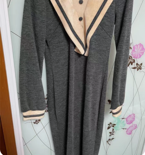 学院风海军领丝绒拼接连衣裙中长 感兴趣的话...