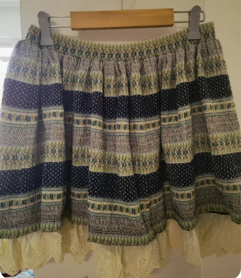 欧时力田园风短裙，S码，购于专柜 感兴趣的...