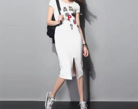 转卖运动风 俏皮卡通图标拼接圆领套头短袖连...