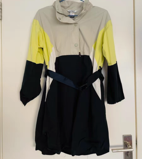 转卖LILY2020新款女装时尚运动风拼色...