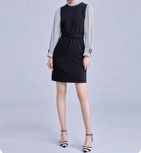 包邮尚都比拉深蓝色M码中裙、成色很新没穿多...