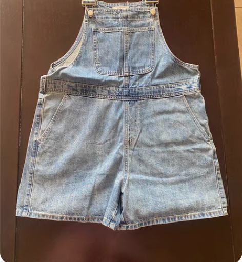 牛仔背带裤，基本全新，原价300多买的 感...