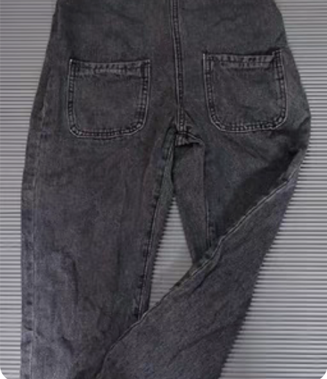 背带裤 S码 灰黑色 穿过两次 感兴趣的话...