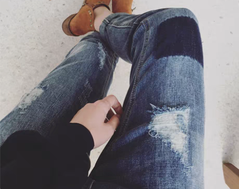 转卖夏秋韩版显瘦大码宽松bf破洞中腰牛仔裤...