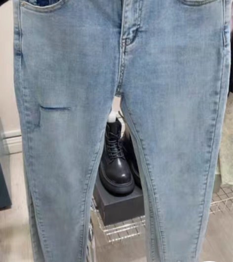 破洞小脚裤 ，L，XL 感兴趣的话点“我想...