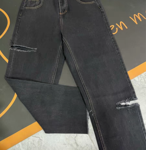 破洞裤 感兴趣的话点“我想要”和我私聊吧～...