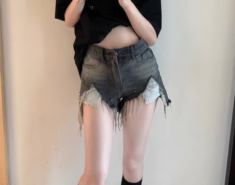 转卖水洗做旧破洞毛边牛仔裤女夏季薄款热裤a...