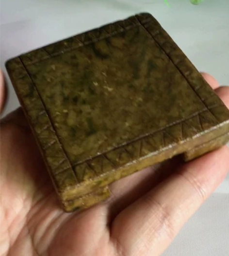 老家房子抽屉扒出来的一玉雕件老玉桌子摆件玉...