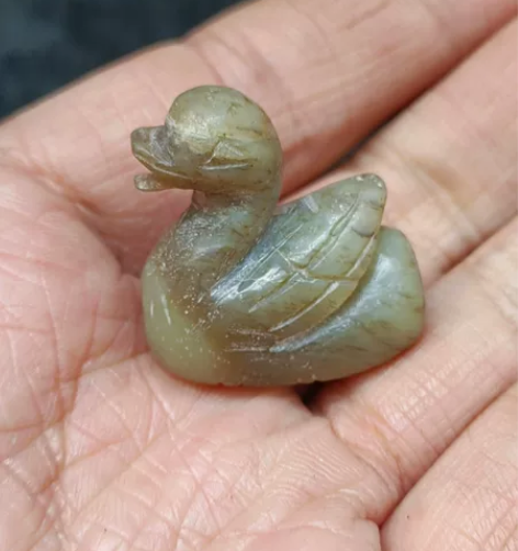 老玉雕，老地方玉，老玉雕鸭子！小巧精美，皮...