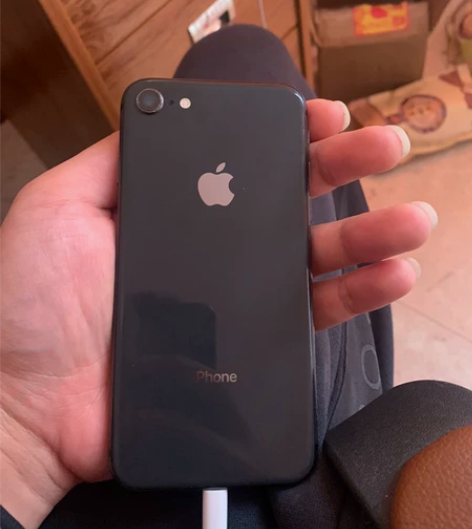 iPhone8 64g 国行全网通 换过电...