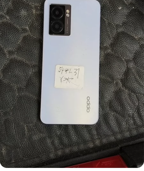 OPPOA57，开机屏坏，主板有压伤，重启...