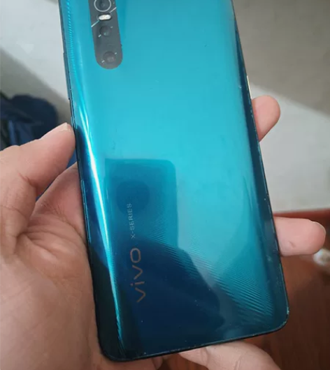 vivox27手机 6+128g 换过内屏...