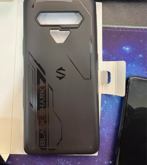黑鲨5rs原装保护壳，充电头充电线 感兴趣...